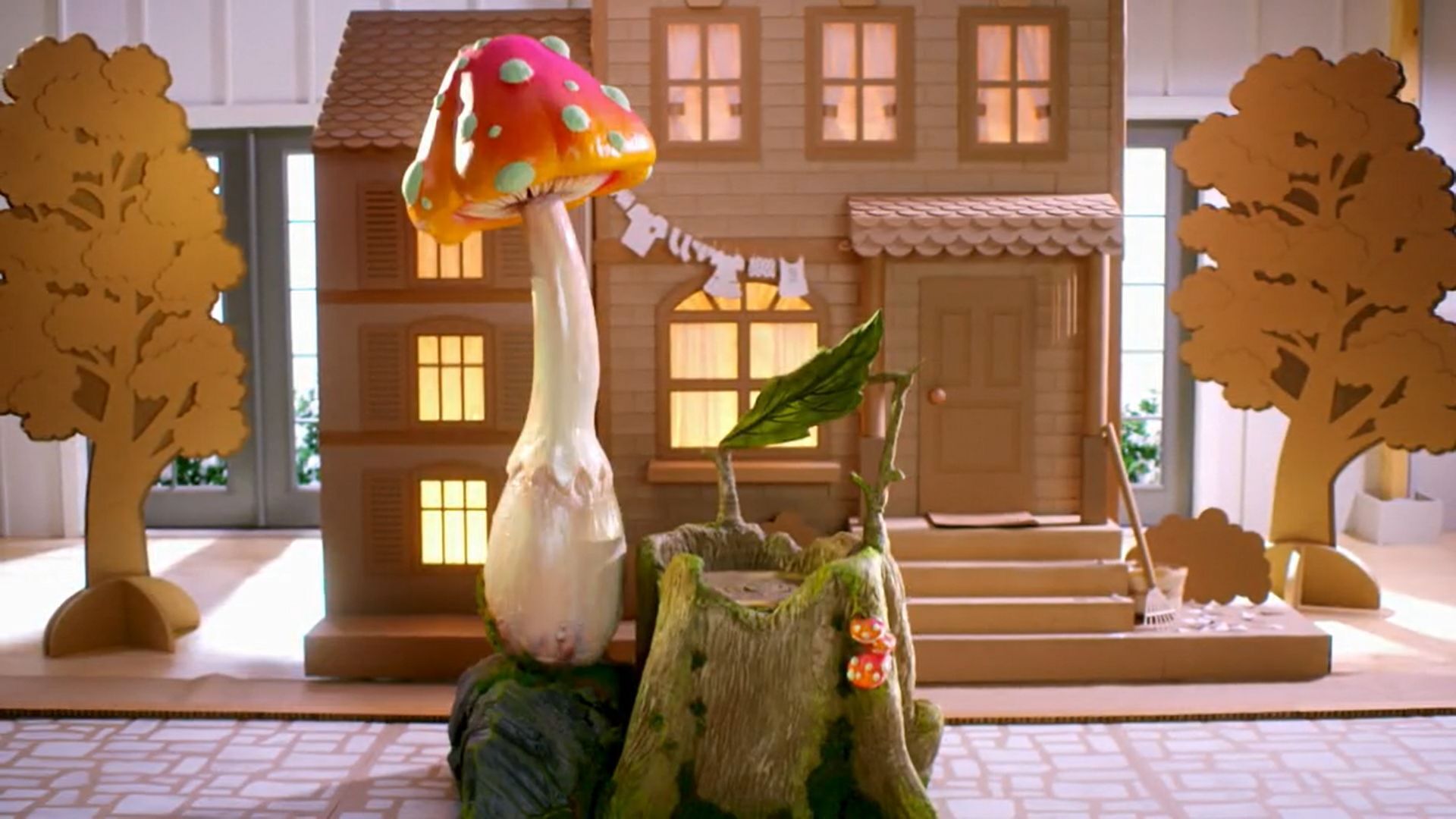 071521 Walker mushroom scultpure